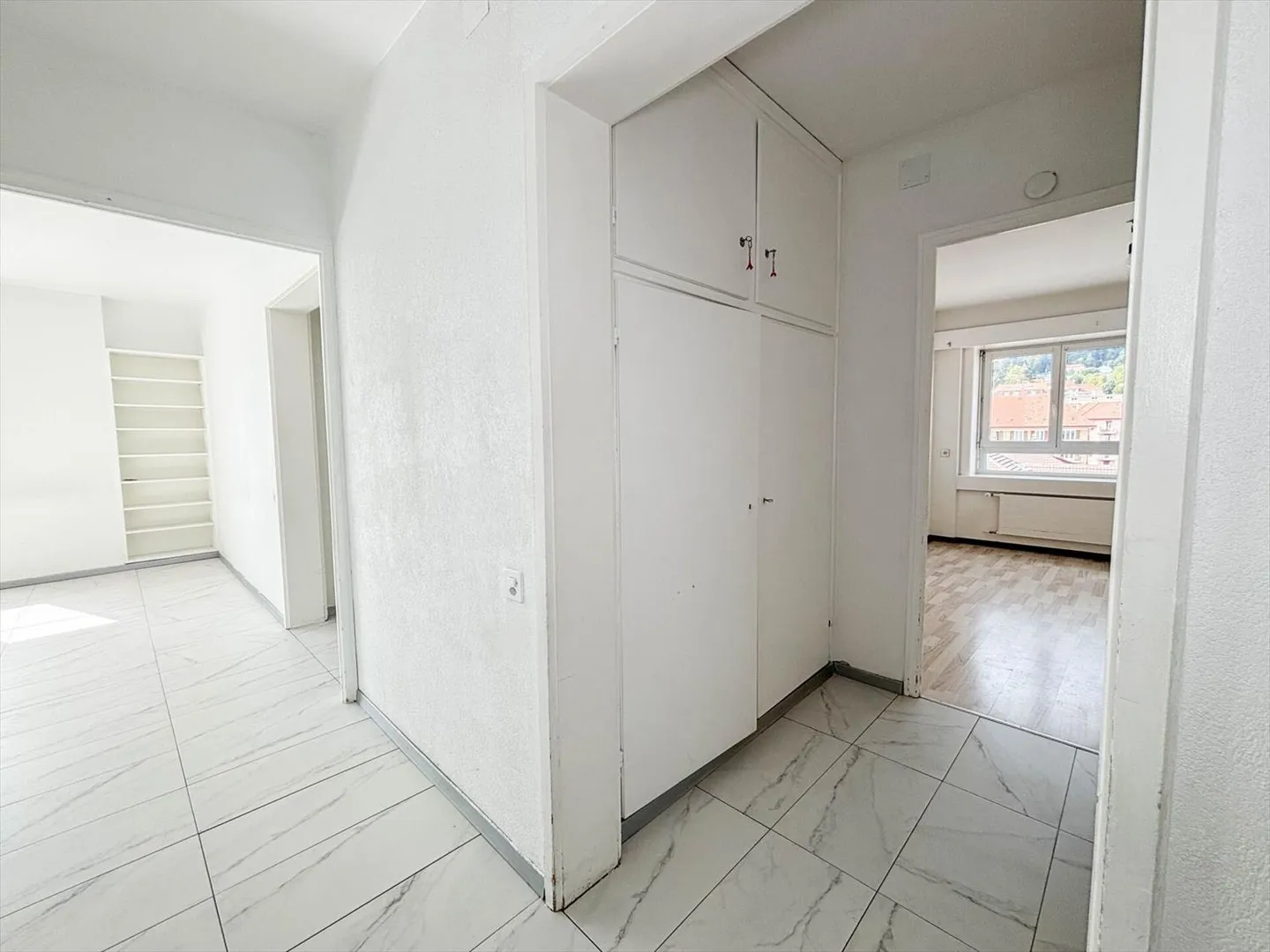 Lumineux et spacieux appartement de 5 pièces - Photo 5 sur 13