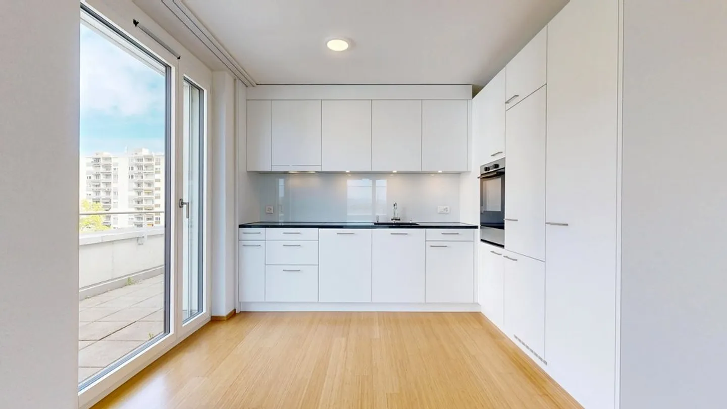 Living with great terrace and free month - Photo 4 of 12