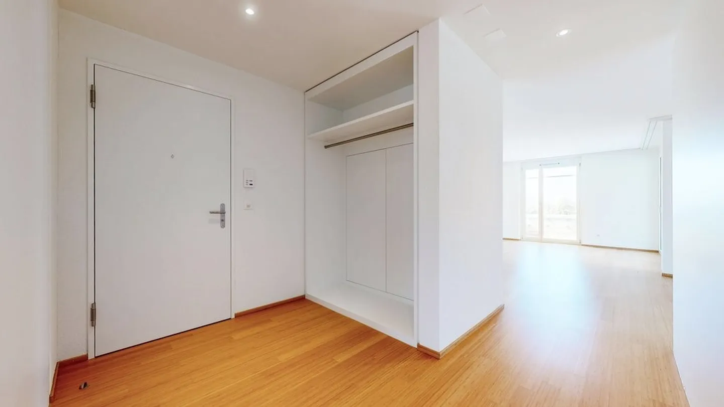 Living with great terrace and free month - Photo 5 of 12