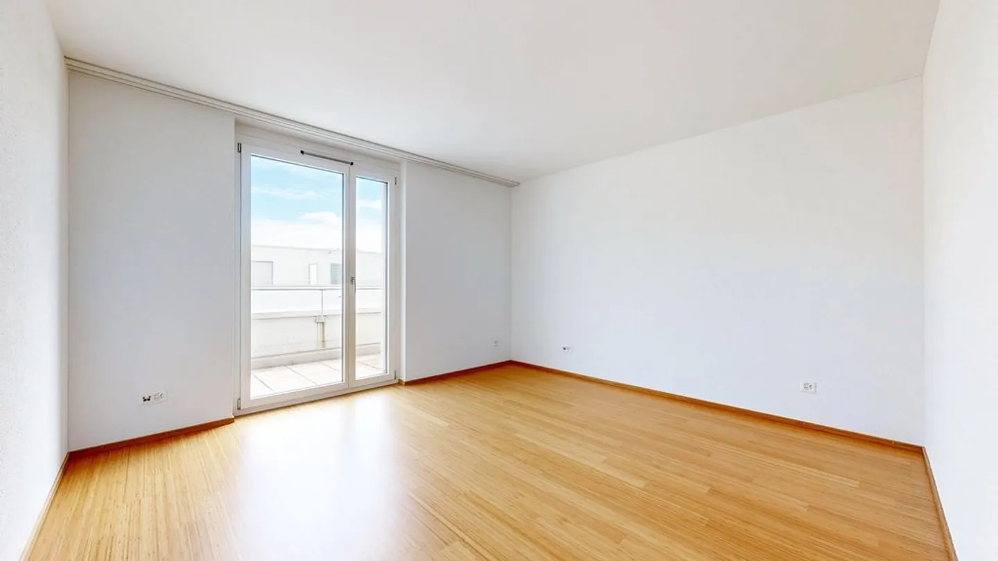 Living with great terrace and free month - Photo 6 of 12