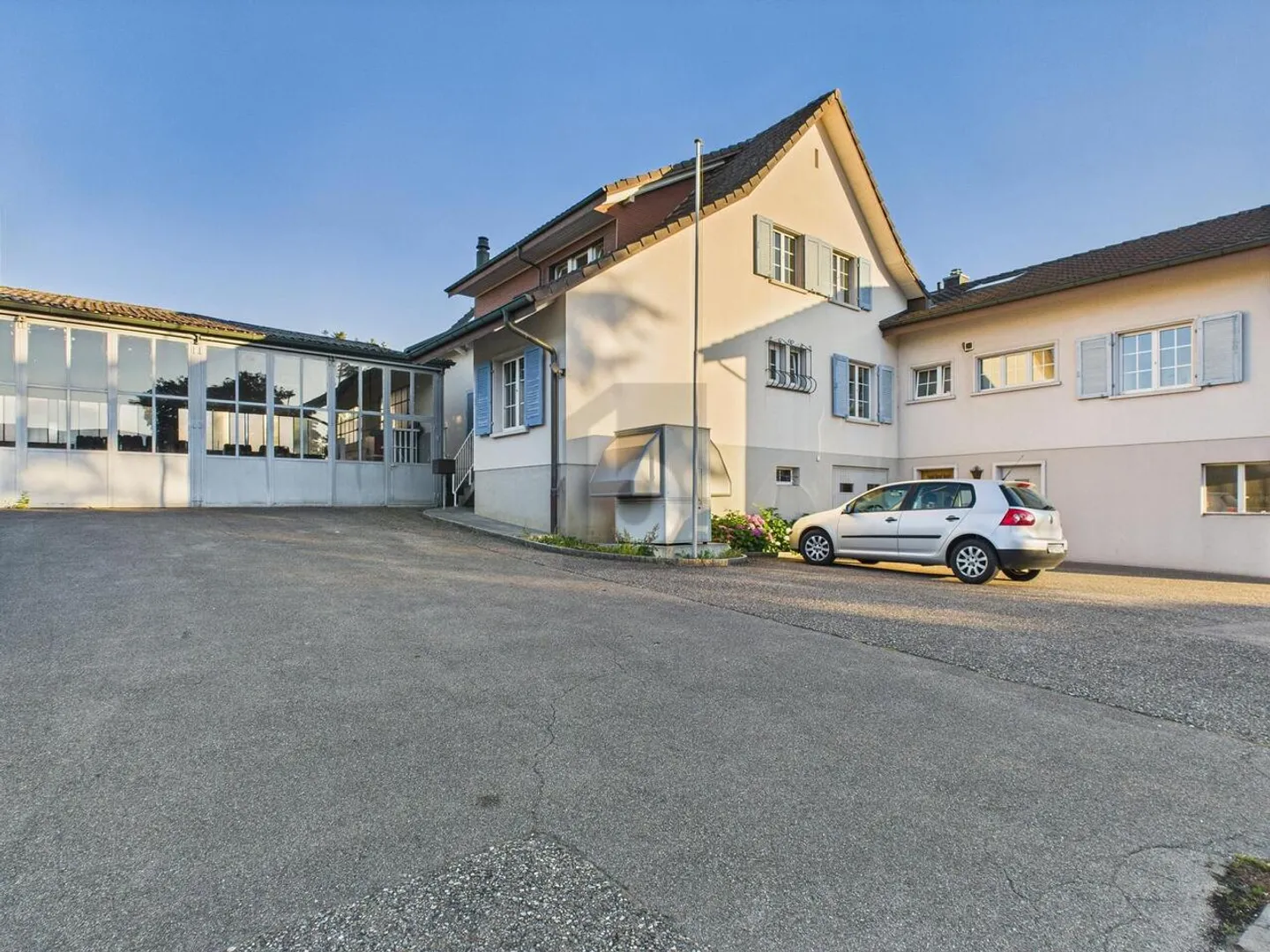 FAMILIENFREUNDLICH MIT GARTEN! - Foto 1 von 6