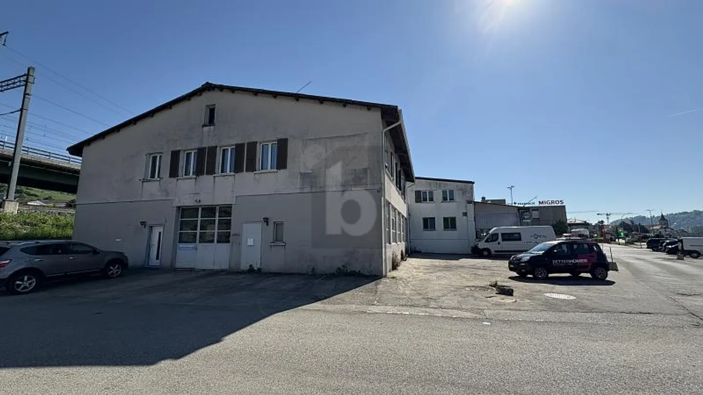 SET OF 2 BUILDINGS - Photo 2 of 3