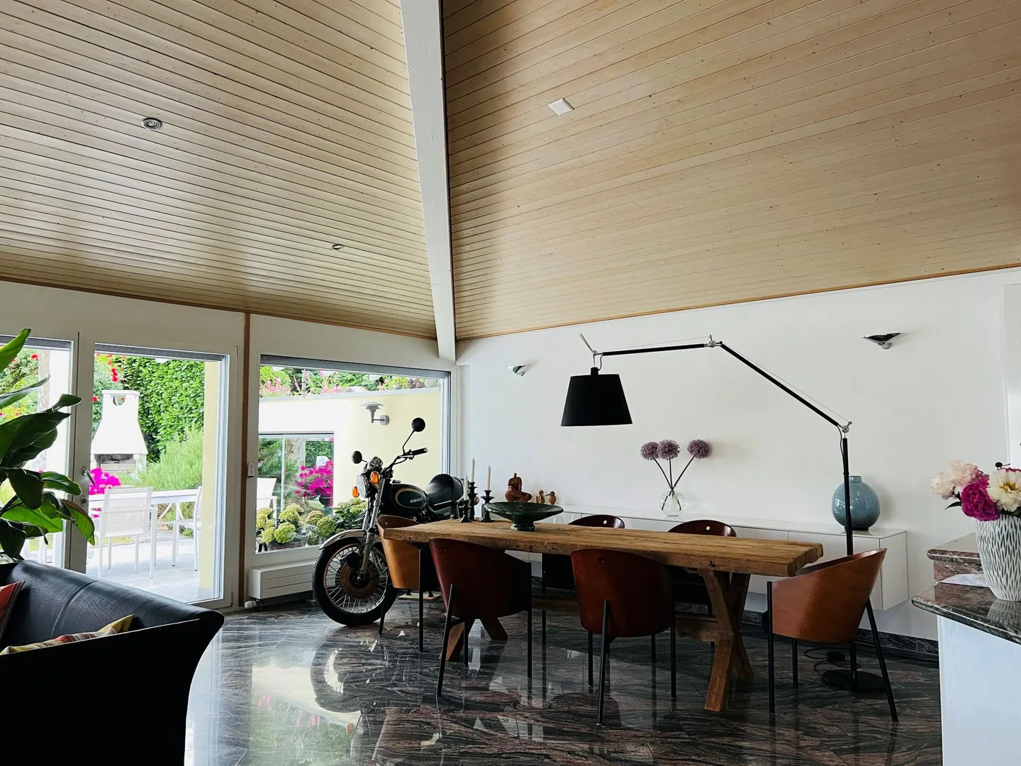 Una straordinaria casa unifamiliare con fascino mediterraneo e oasi piscina - Foto 9 di 29