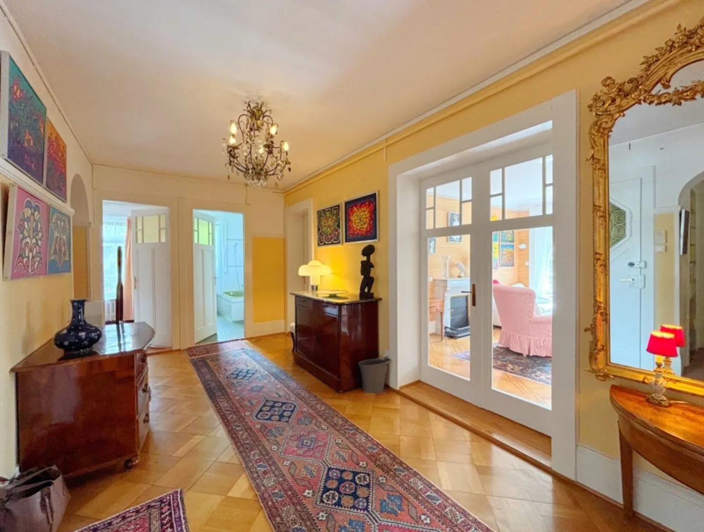 Magnificent furnished 5.5-room apartment with terrace and garden - Photo 3 of 11