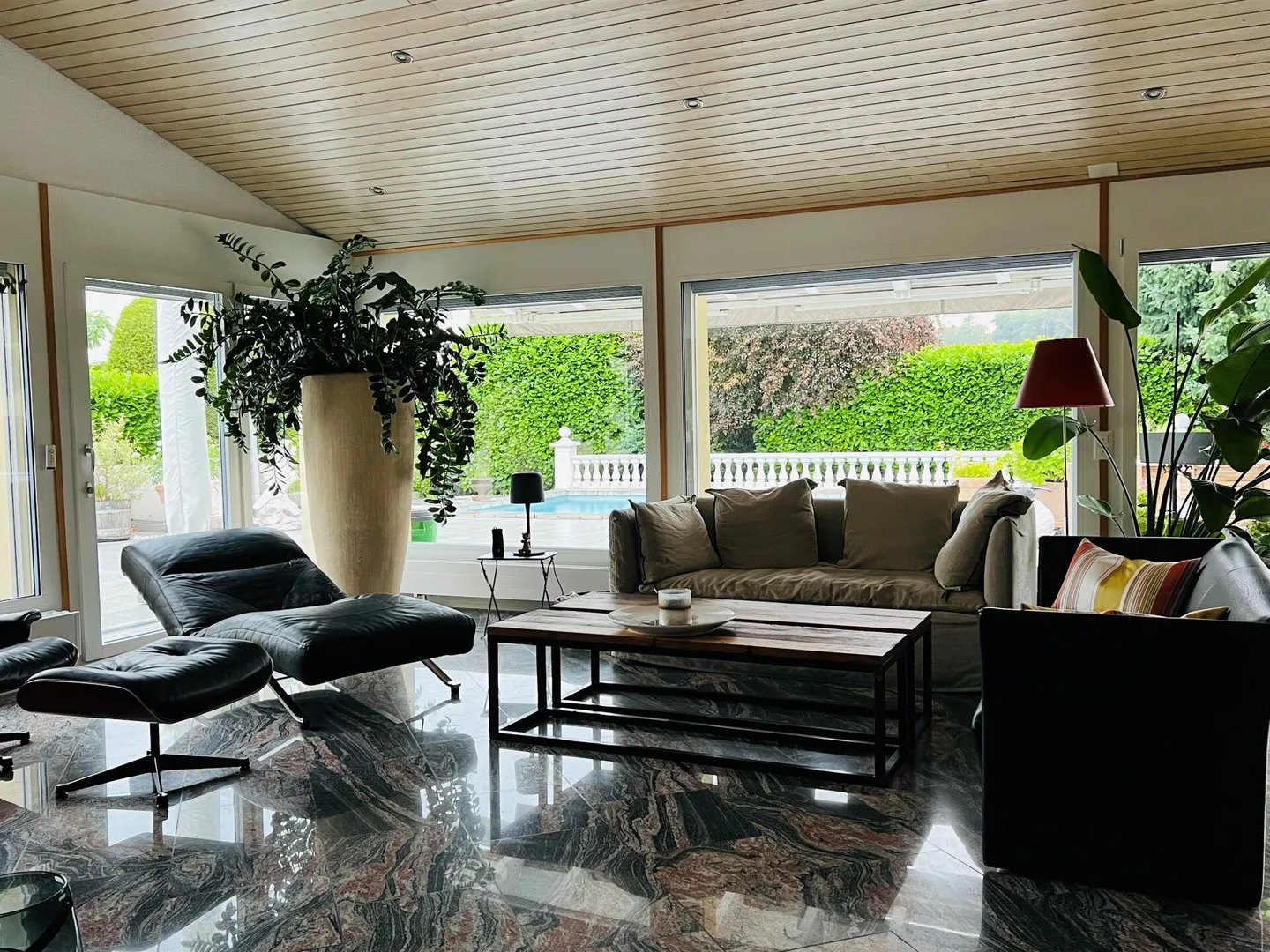 Una straordinaria casa unifamiliare con fascino mediterraneo e oasi piscina - Foto 10 di 29