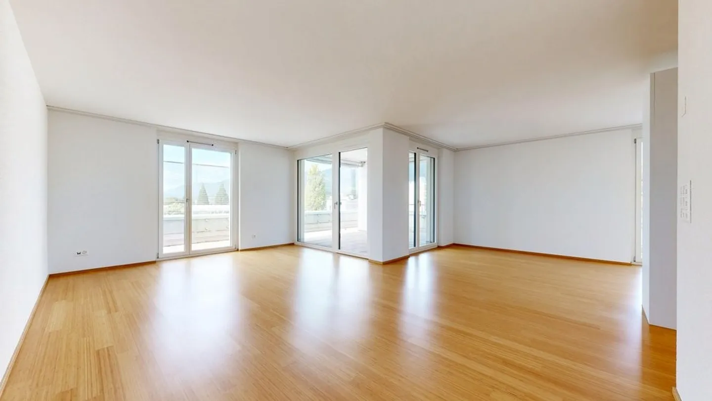 Living with great terrace and free month - Photo 7 of 12