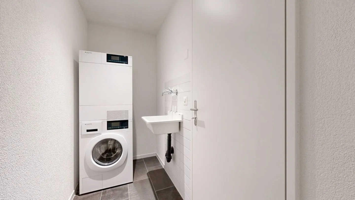 Living with great terrace and free month - Photo 9 of 12