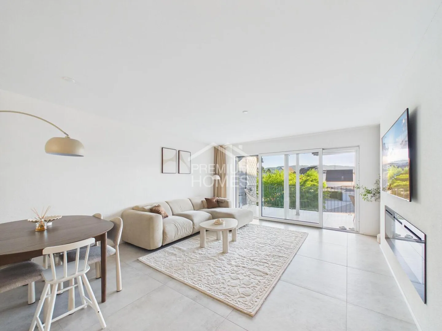 Appartamento moderno con balcone - Foto 3 di 12