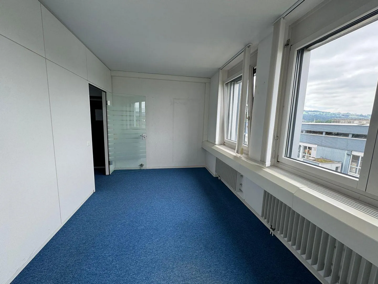 Vielseitige Gewerbefläche zu Vermieten - Foto 3 von 4