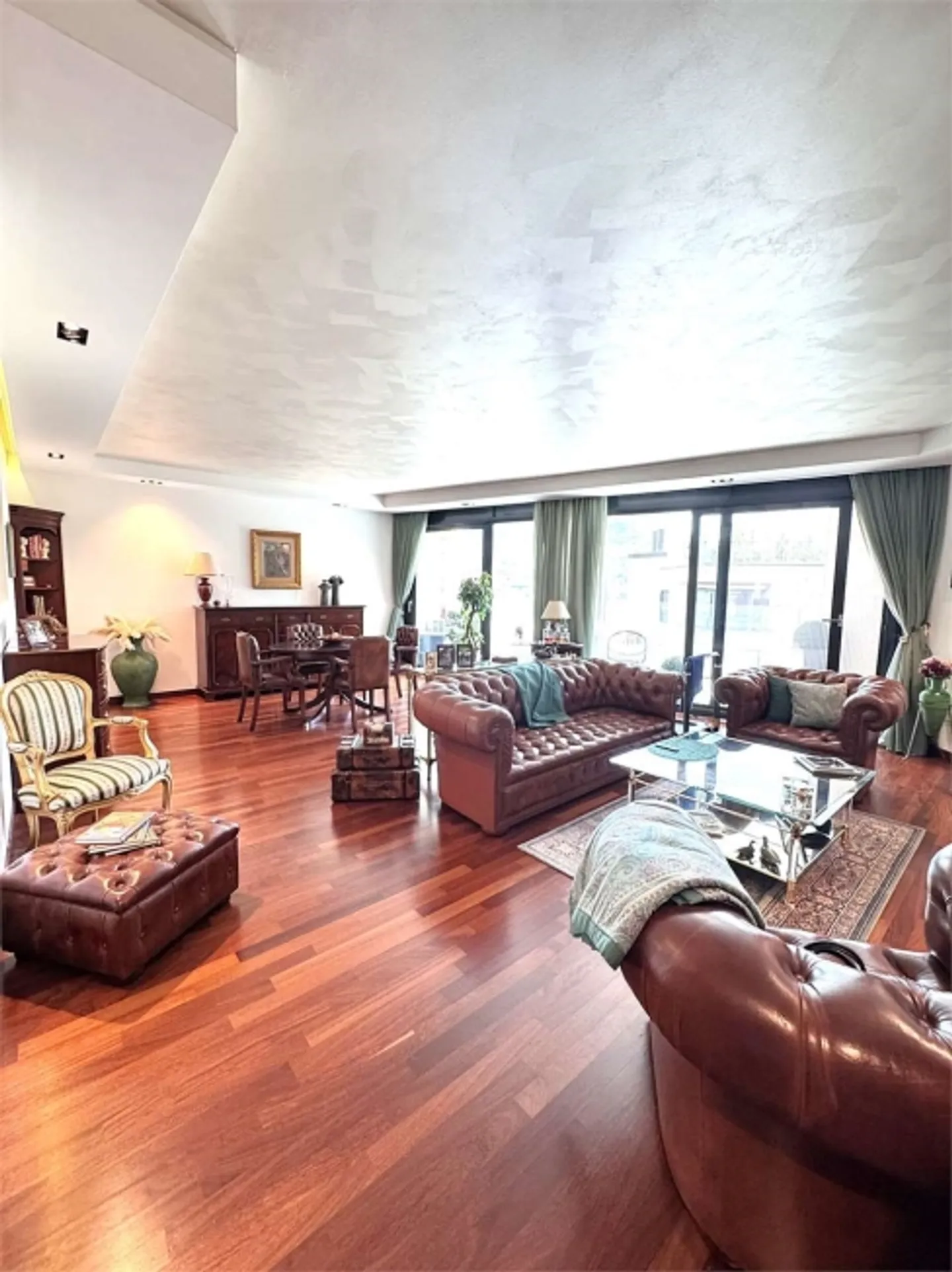 Ampio appartamento di 4,5 stanze all'ultimo piano con vista lago - Foto 1 di 12