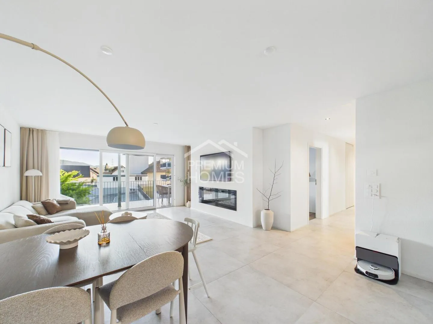 Appartamento moderno con balcone - Foto 1 di 12