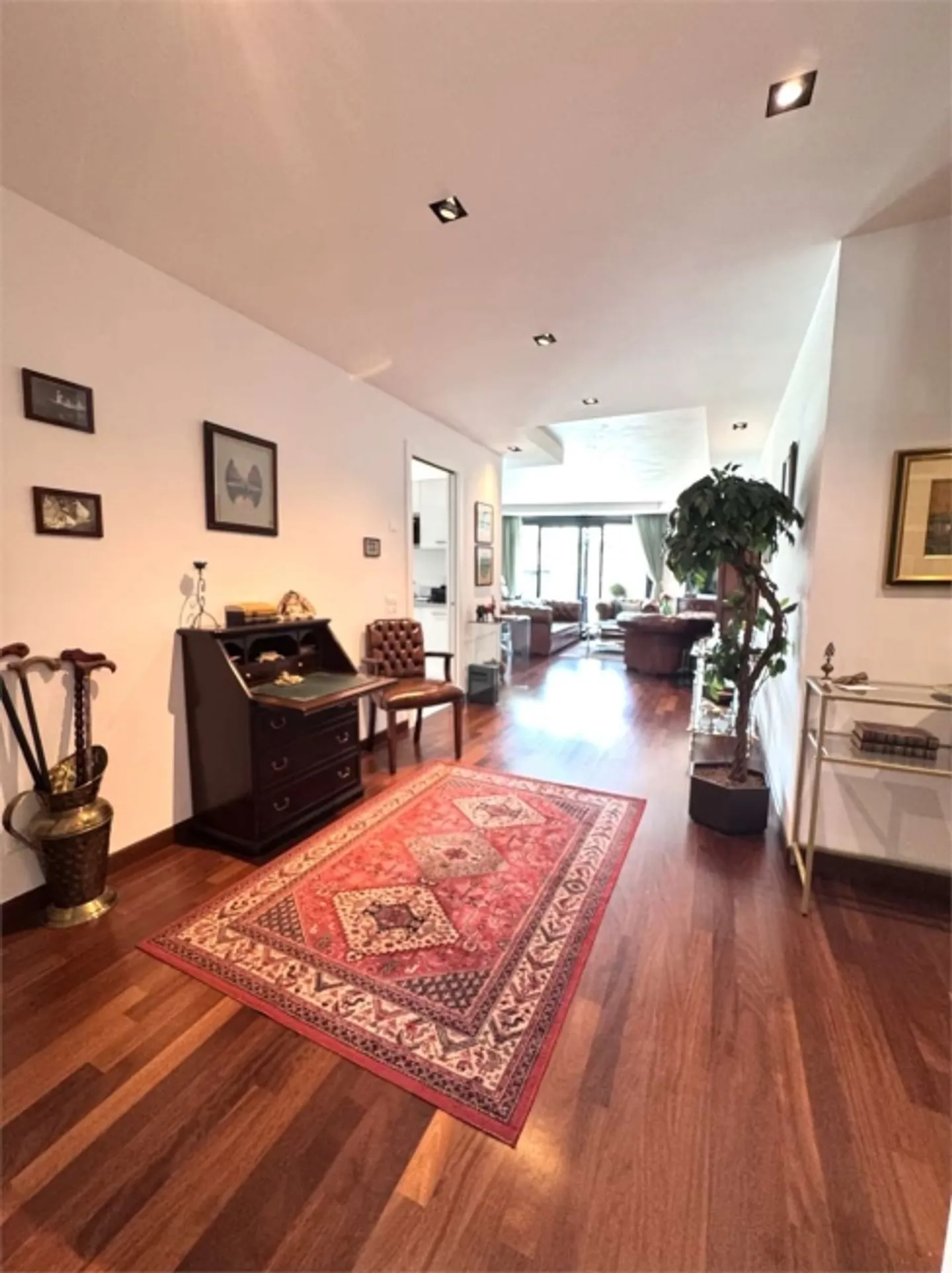 Ampio appartamento di 4,5 stanze all'ultimo piano con vista lago - Foto 5 di 12