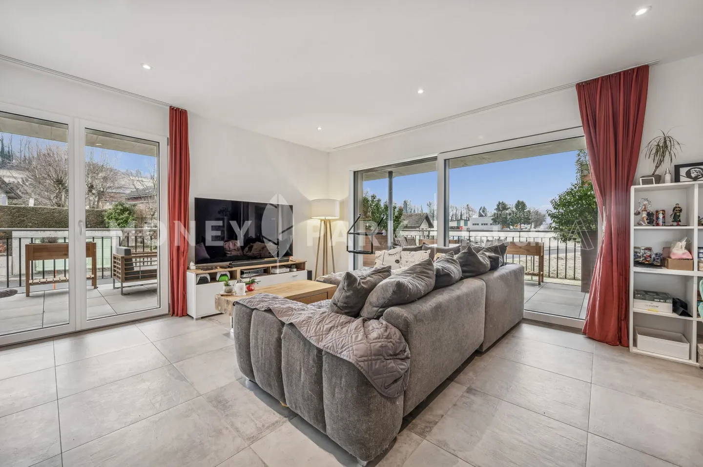 Appartement moderne avec terrasse - Photo 4 sur 14