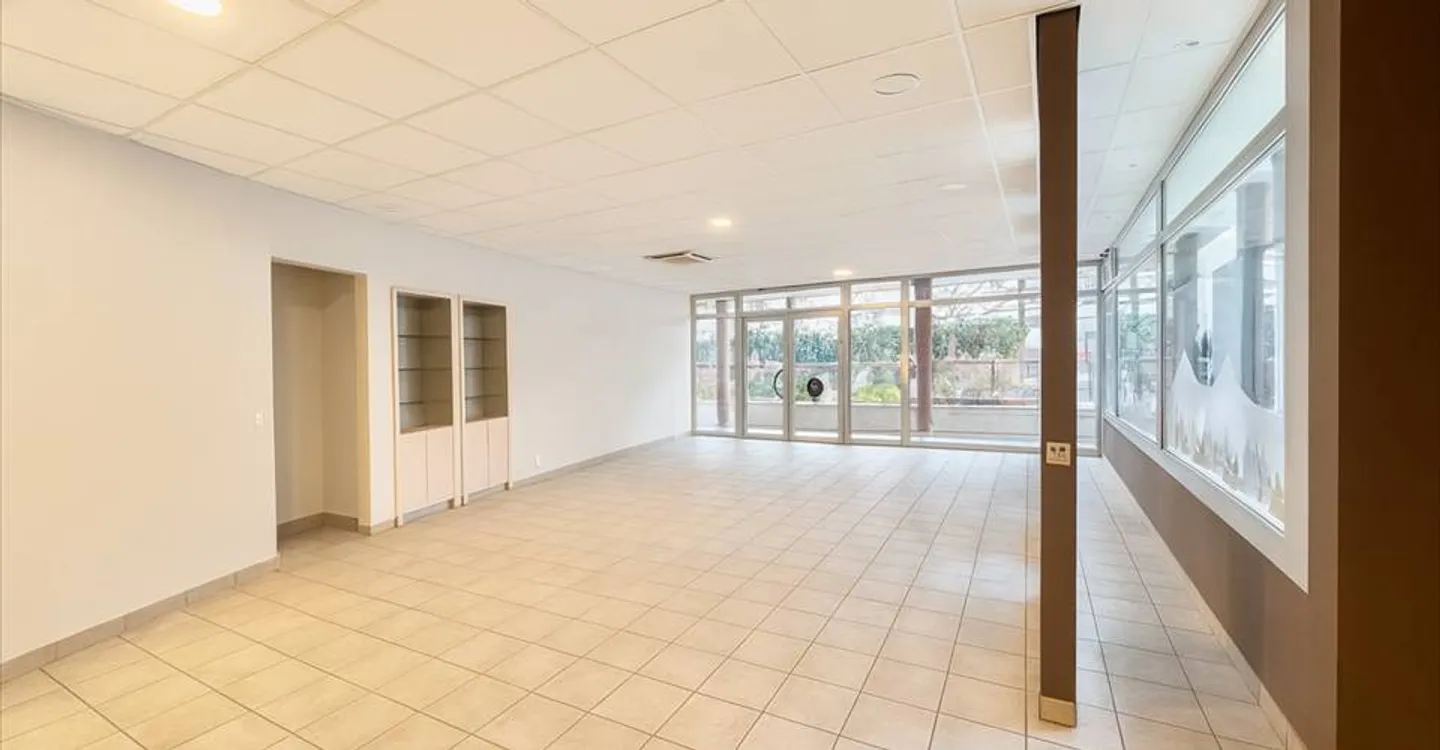 Shop for rent - Photo 5 of 5