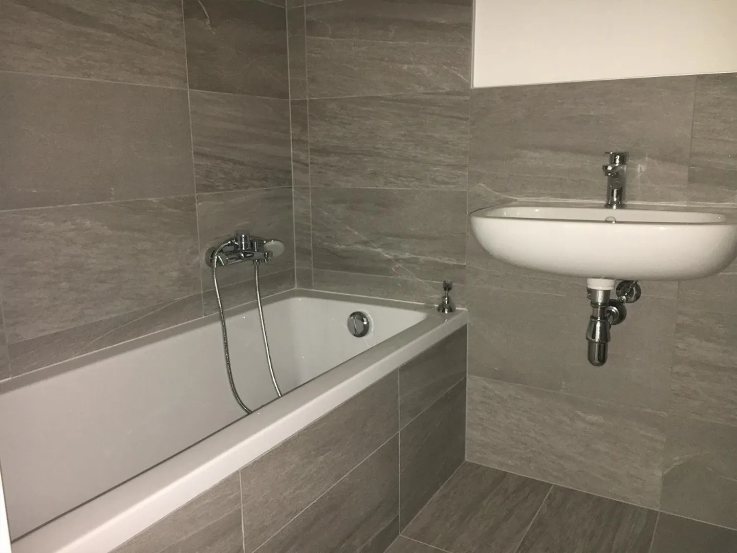 Stabio, nel centro, appartamento di 3,5 locali con due bagni - Foto 4 di 9