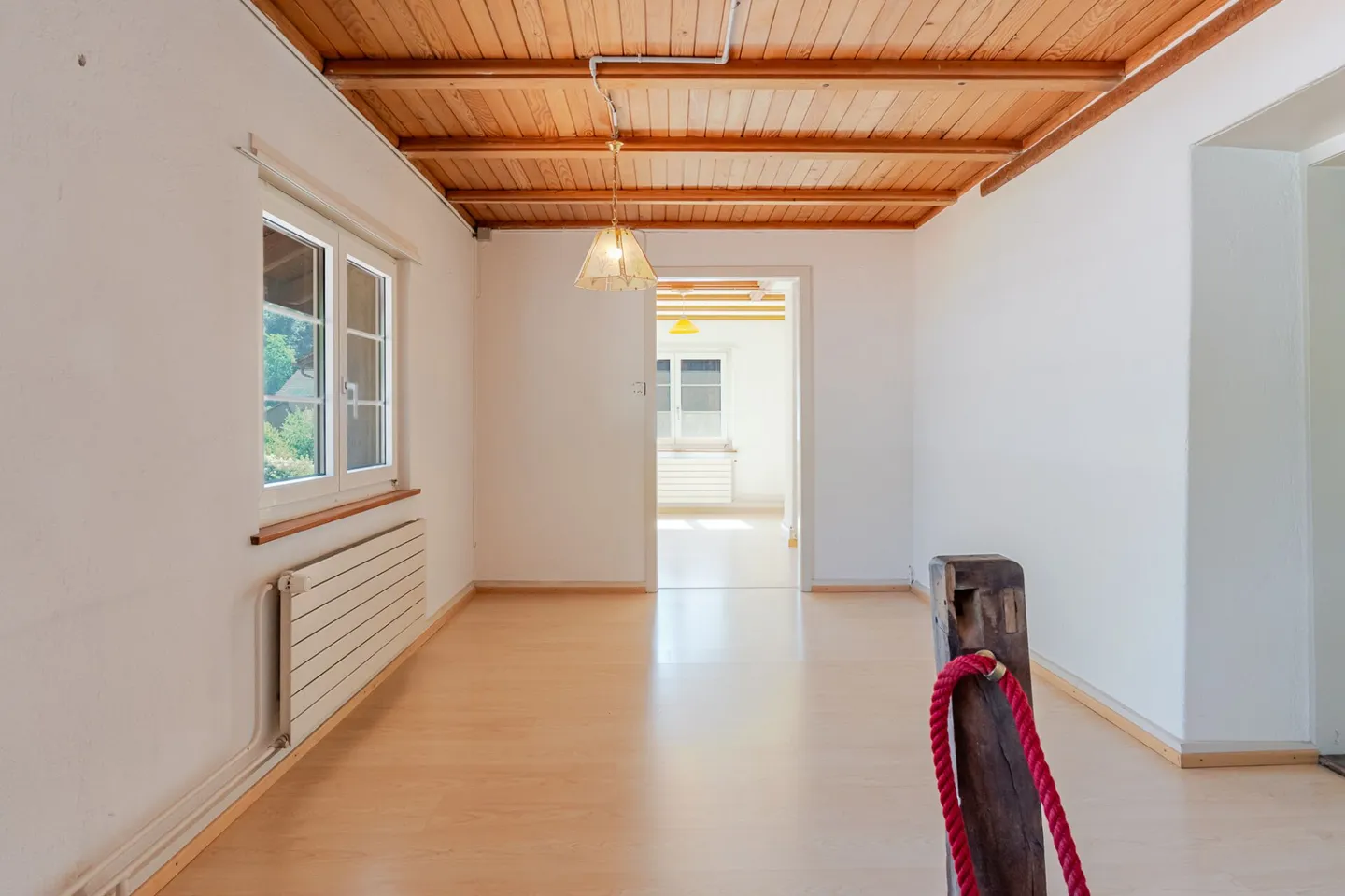 Maison historique de 11 pièces avec deux garages et beaucoup de potentiel de rénovation - Photo 6 sur 12