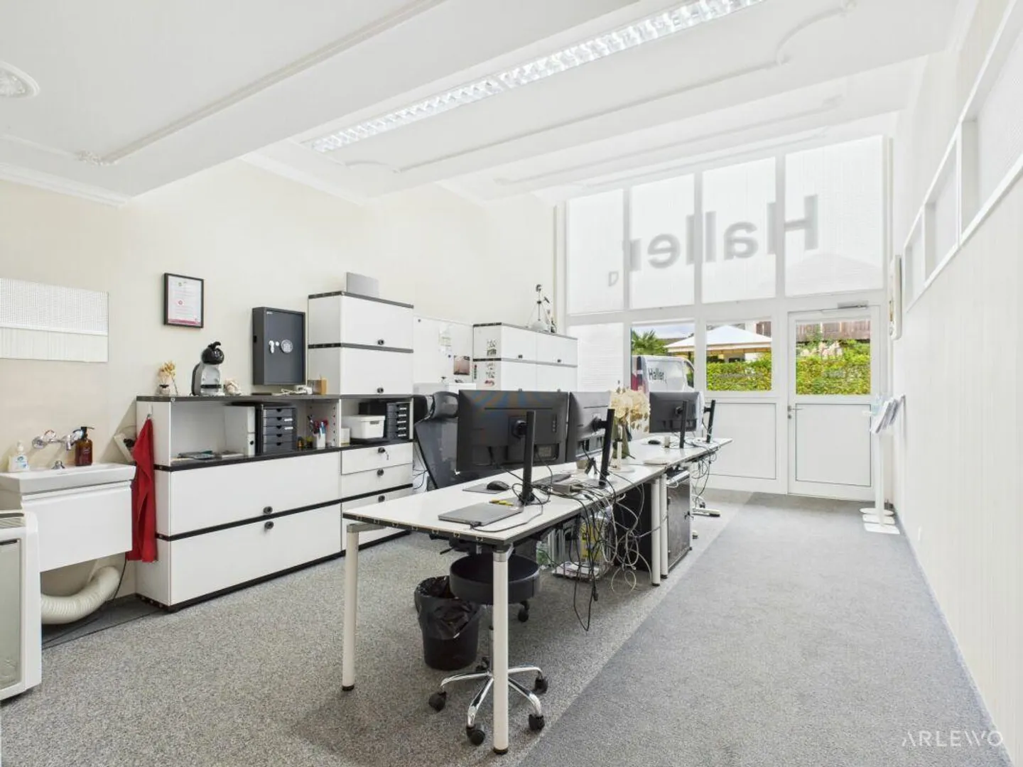 Plenty of Space for Productivity - Photo 2 of 11