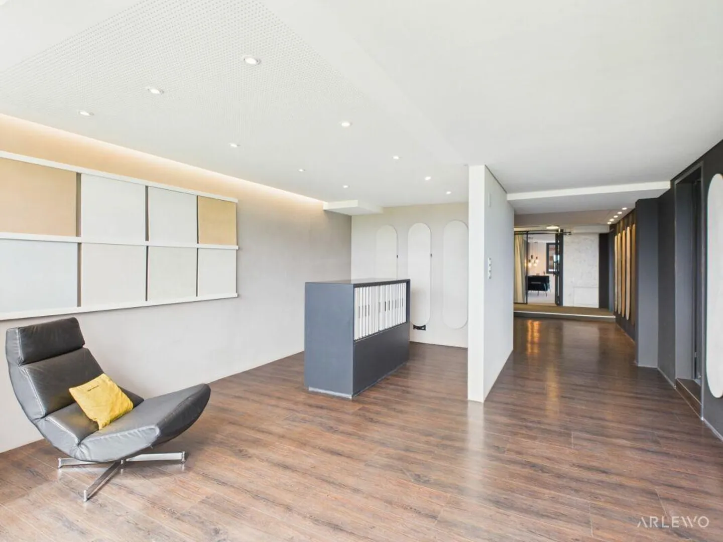 Plenty of Space for Productivity - Photo 6 of 11