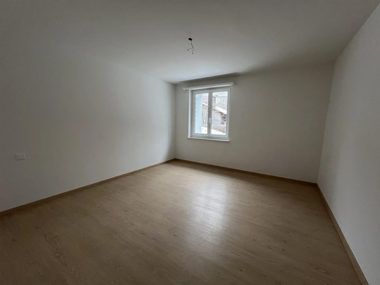 Looking for a new tenant! 4-room apartment with patio, new kitchen + bathroom - Photo 6 of 8