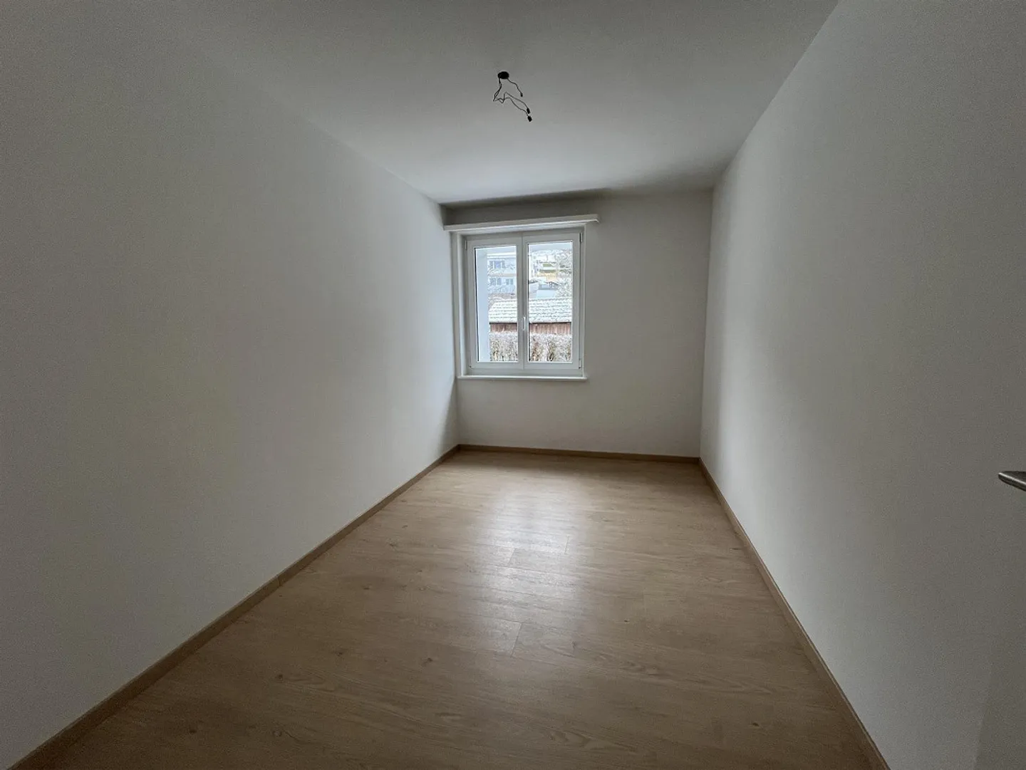 Looking for a new tenant! 4-room apartment with patio, new kitchen + bathroom - Photo 7 of 8