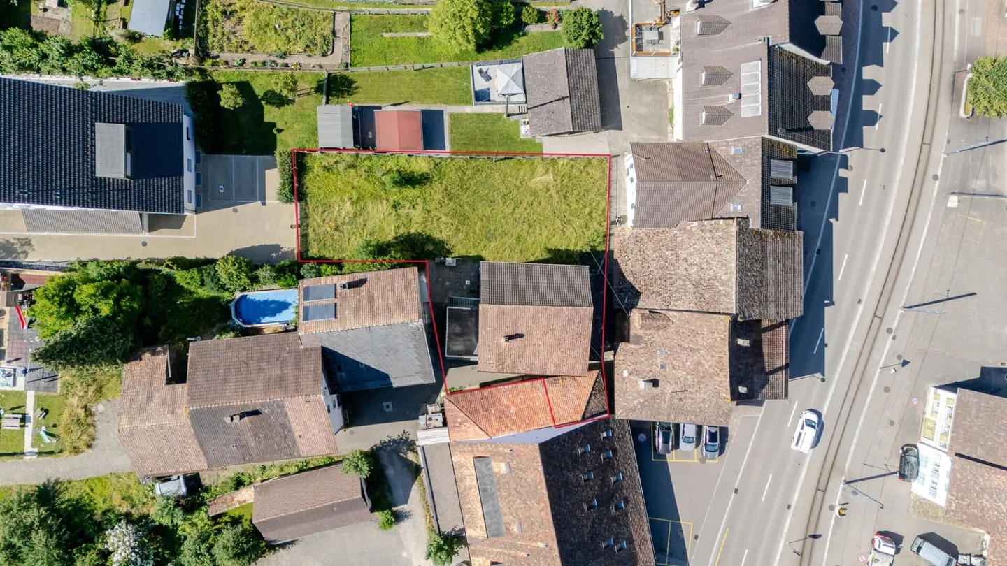Maison historique de 11 pièces avec deux garages et beaucoup de potentiel de rénovation - Photo 11 sur 12