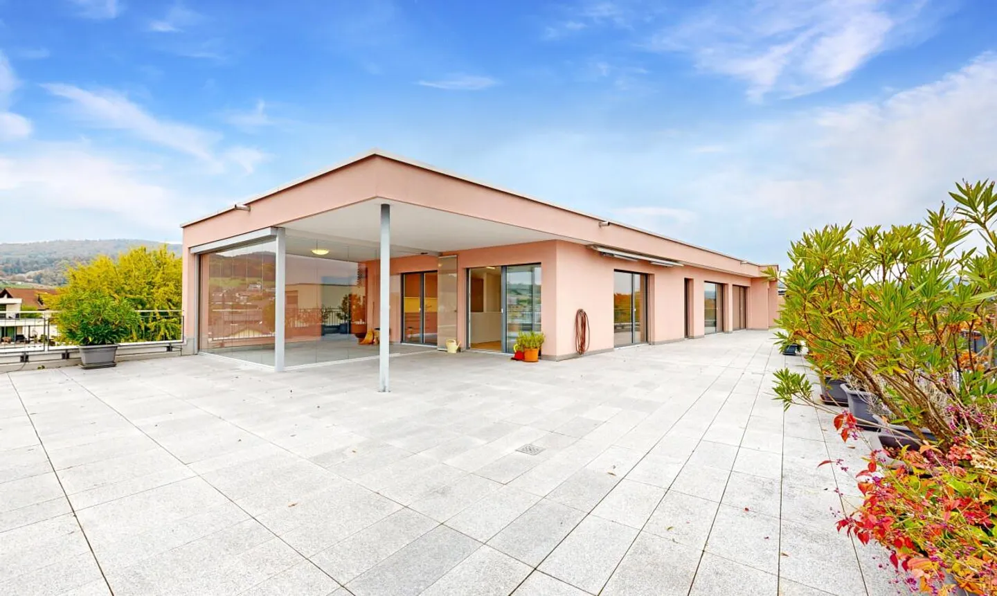 Penthouse élégant et lumineux avec vue dégagée et grande terrasse - Photo 1 sur 11