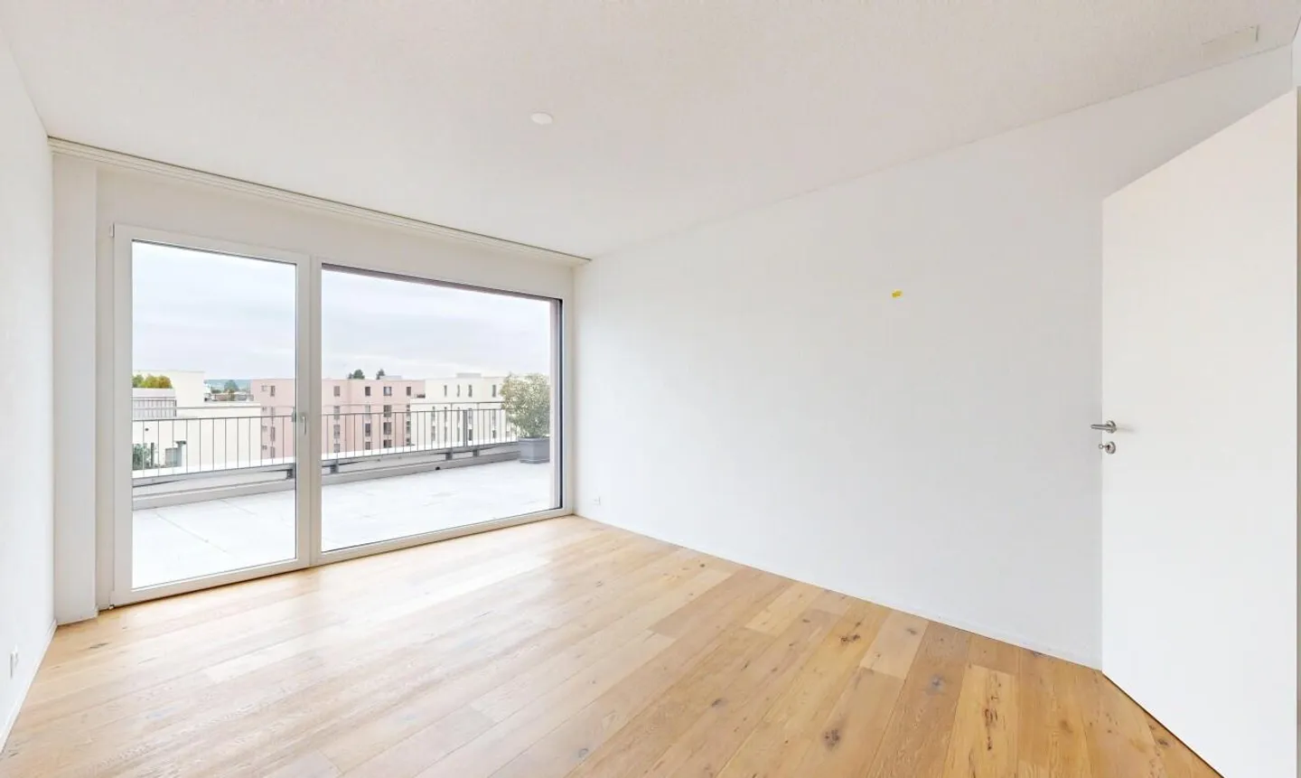 Penthouse élégant et lumineux avec vue dégagée et grande terrasse - Photo 5 sur 11