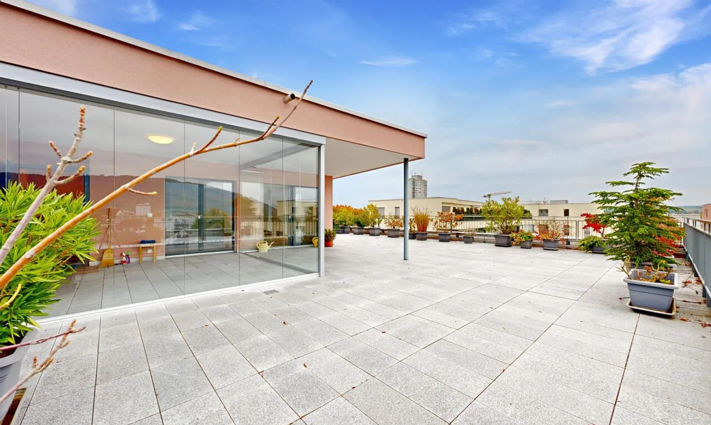 Penthouse élégant et lumineux avec vue dégagée et grande terrasse - Photo 10 sur 11