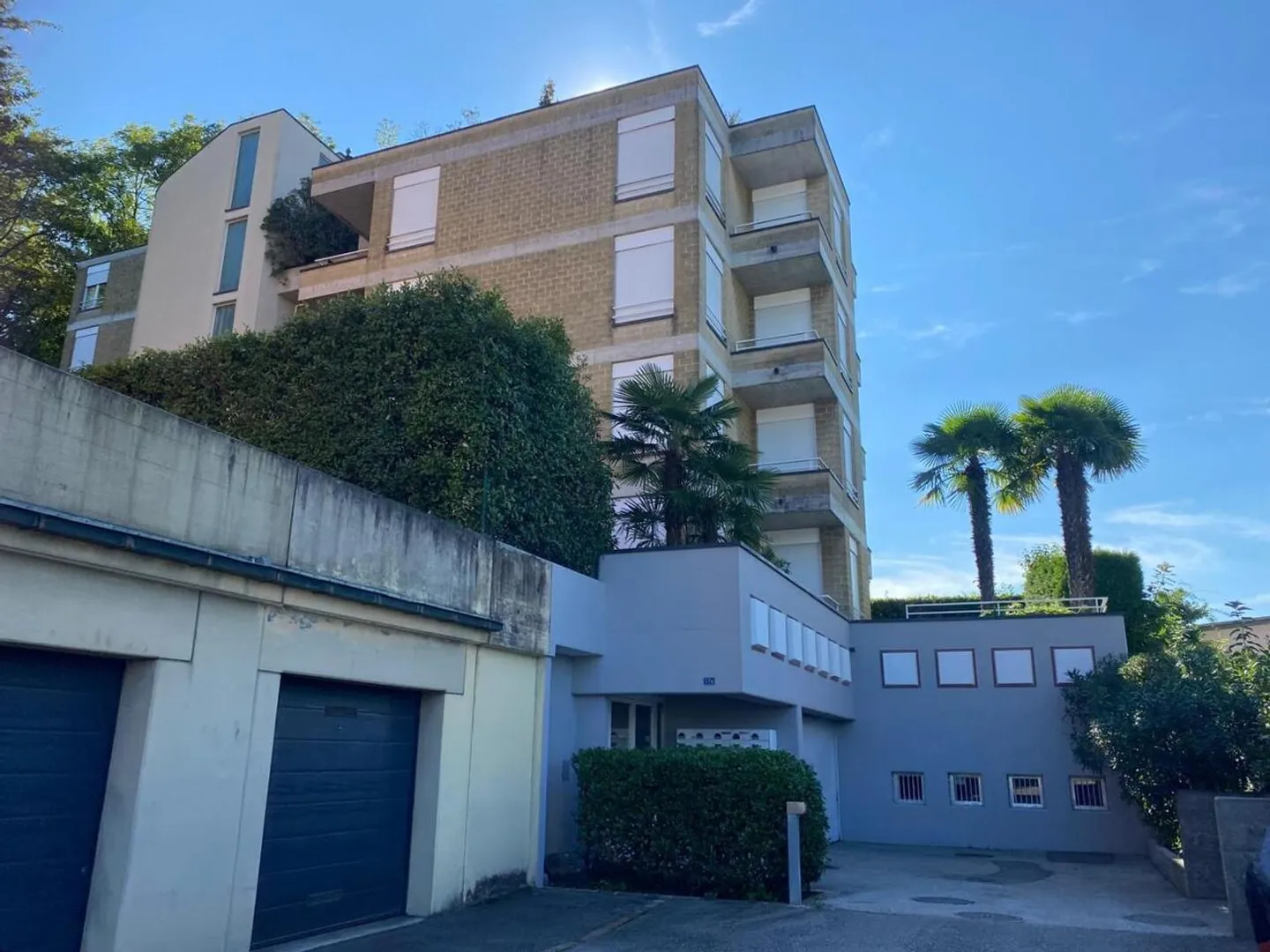 Penthouse with 5 1/2 rooms and lake view - Photo 1 of 13