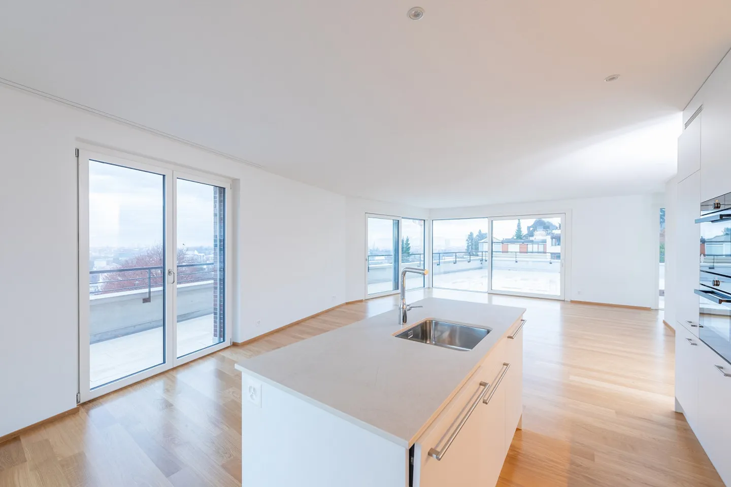 2.5-room penthouse apartment with large terrace and panoramic view D7 - Photo 4 of 13