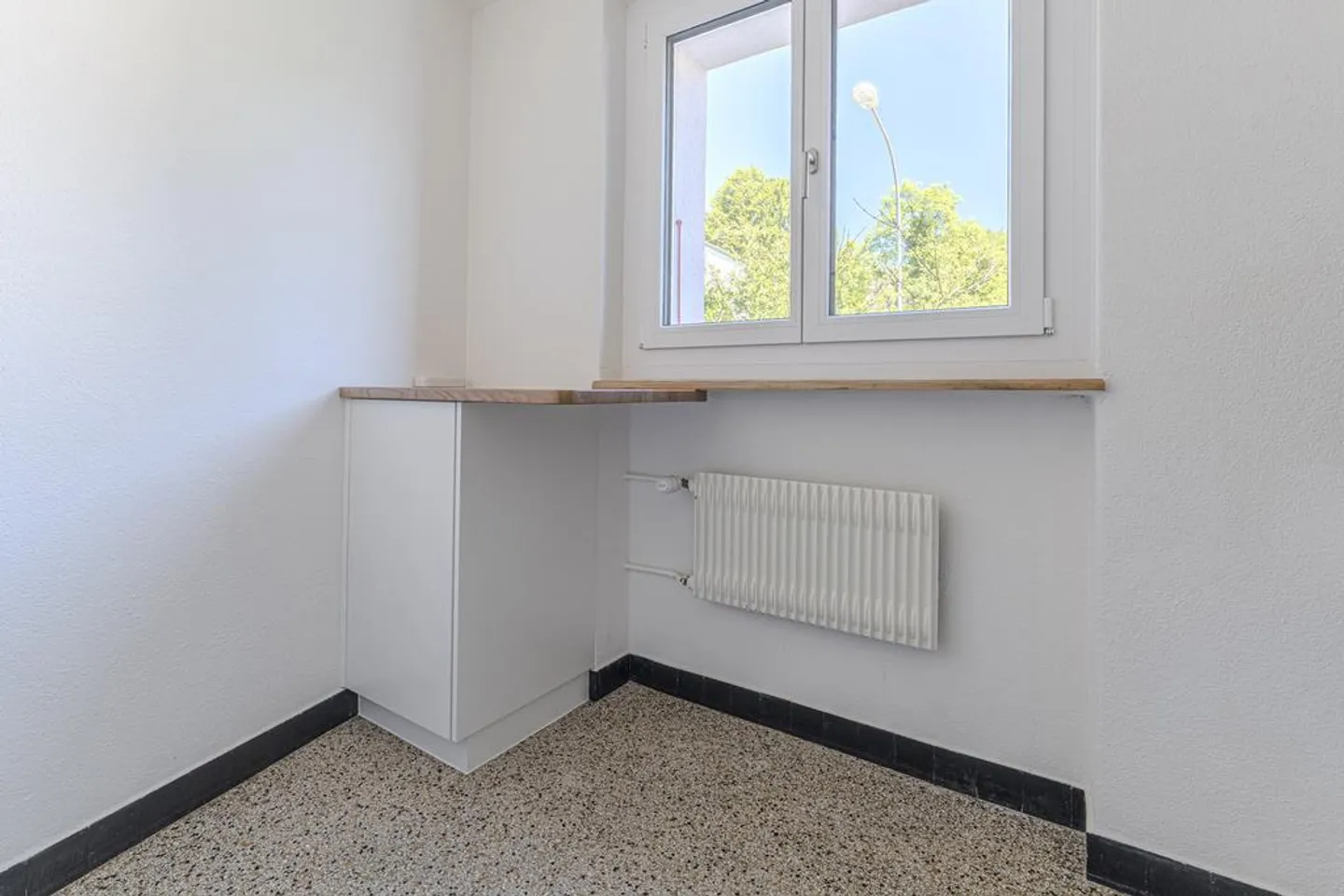Appartamento luminoso di 3,5 stanze con bagno recentemente ristrutturato in affitto - Foto 4 di 11