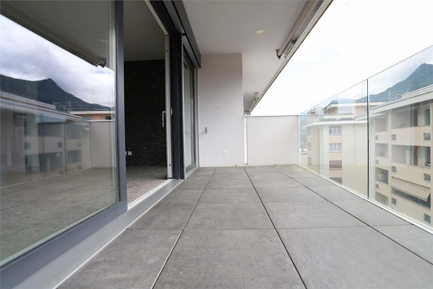 TERRASSE MIT SEEBLICK - Foto 8 von 12