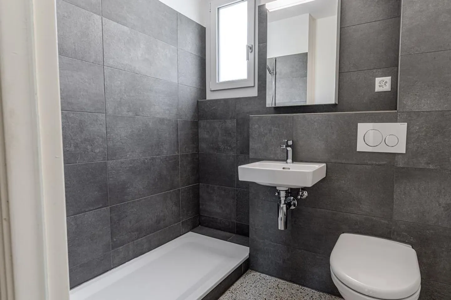 Appartamento luminoso di 3,5 stanze con bagno recentemente ristrutturato in affitto - Foto 5 di 11