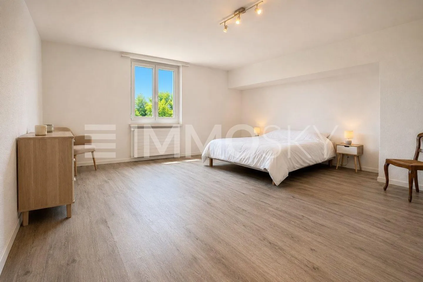 Lovingly renovated end-of-terrace house - a home to feel good in - Photo 4 of 5