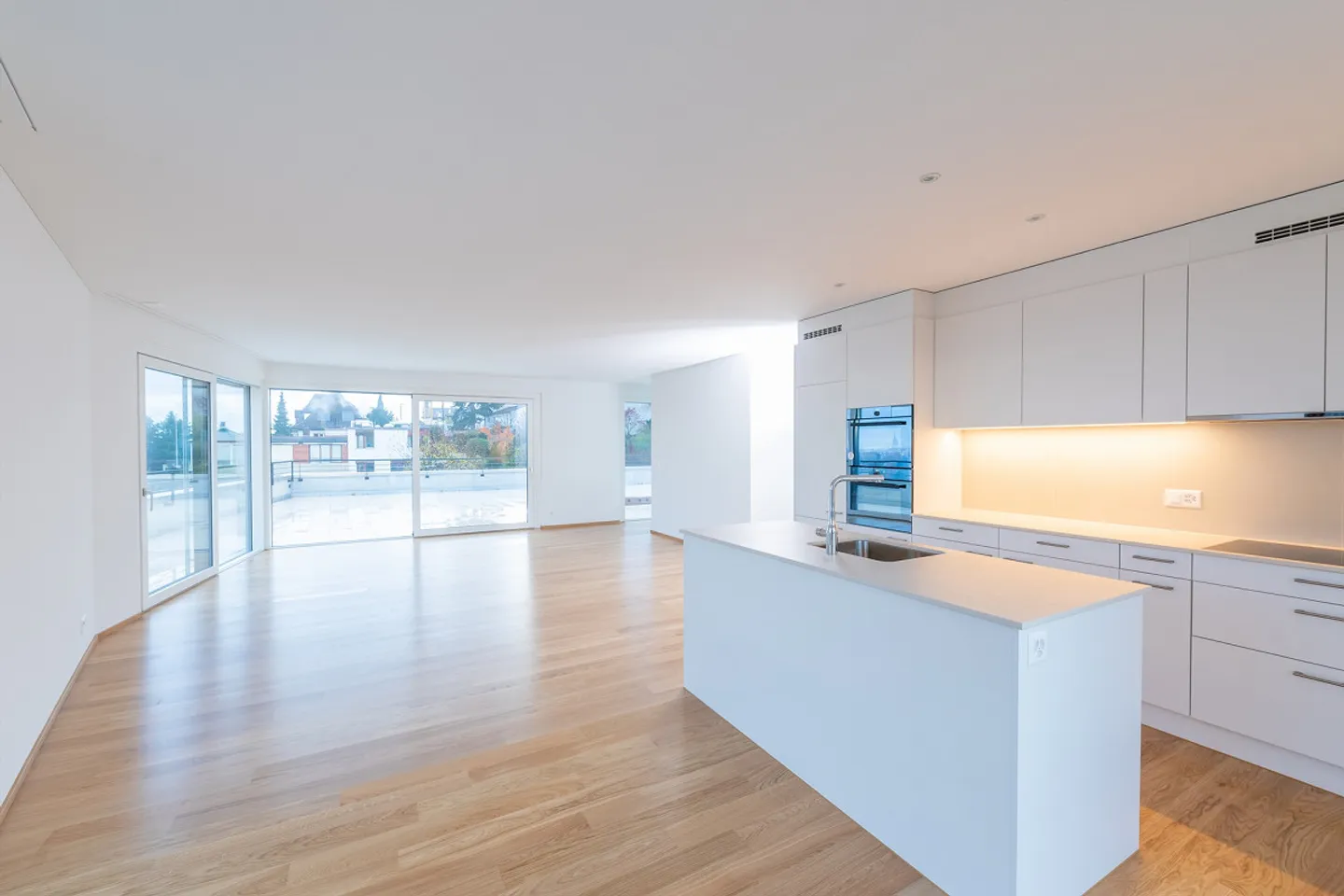 2.5-room penthouse apartment with large terrace and panoramic view D7 - Photo 3 of 13