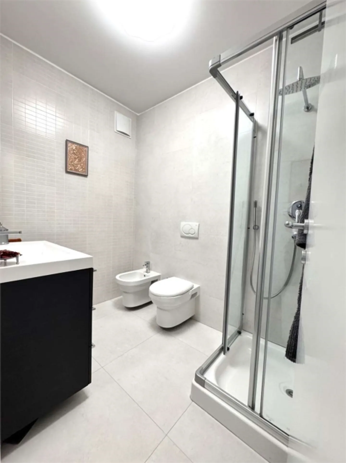 Ampio appartamento di 4,5 stanze all'ultimo piano con vista lago - Foto 10 di 12