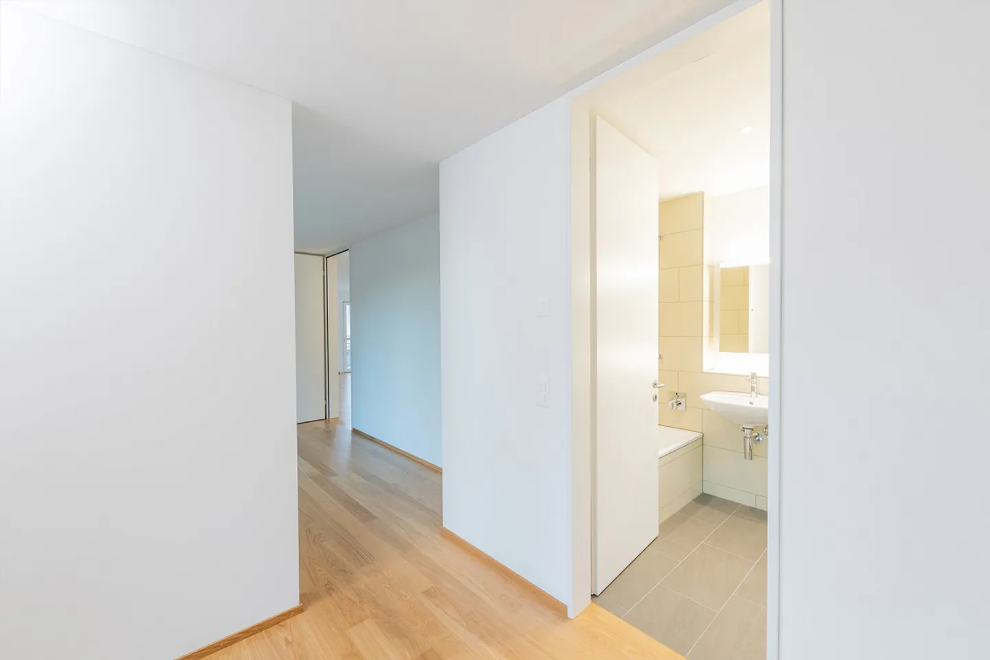 2.5-room penthouse apartment with large terrace and panoramic view D7 - Photo 10 of 13