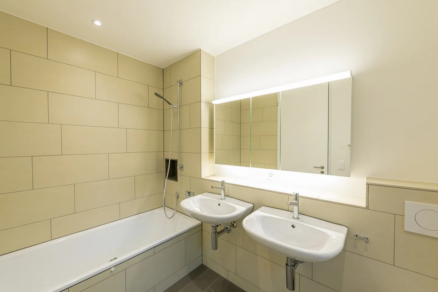 2.5-room penthouse apartment with large terrace and panoramic view D7 - Photo 11 of 13