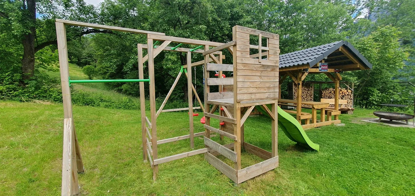 Ground Floor Apartment in the Green - Photo 3 of 14