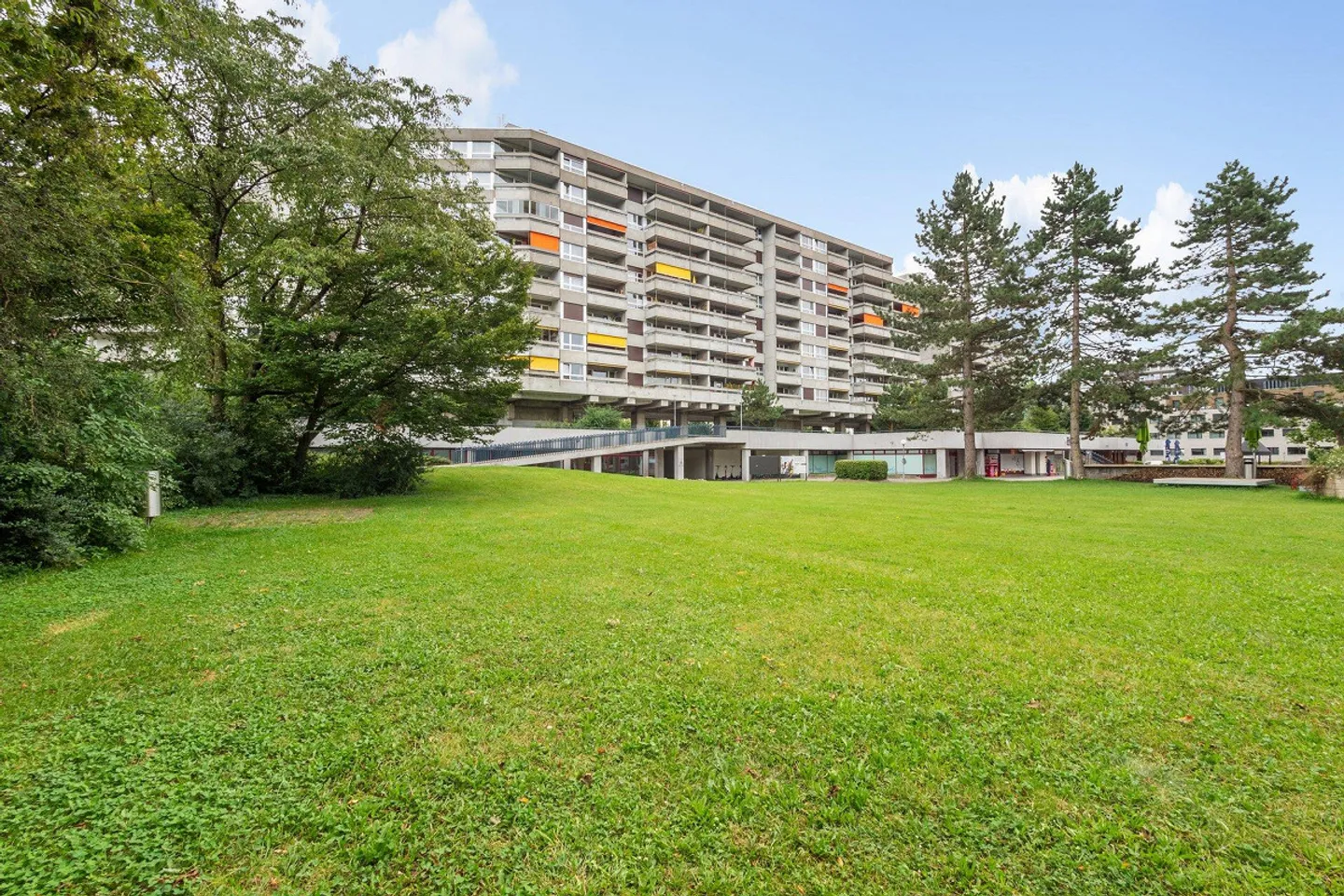 Einstellplätze sowie Elektroparkplätze, in 8064 Zürich,  zu vermieten - Foto 1 von 3