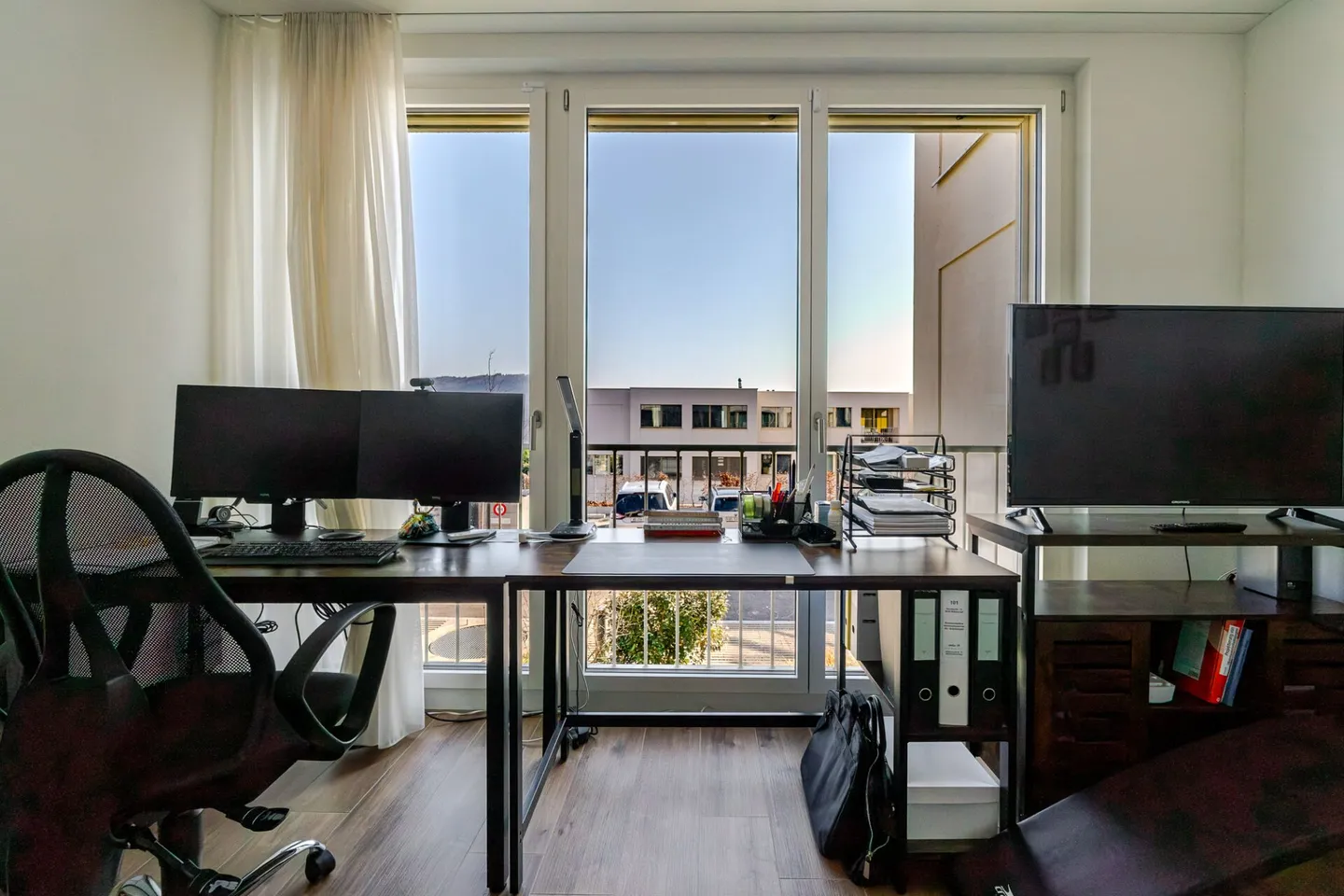 Exclusive 5.5 Room Maisonette Apartment with Glazed Balcony, Panoramic View and 2 Parking Spaces - Photo 8 of 12