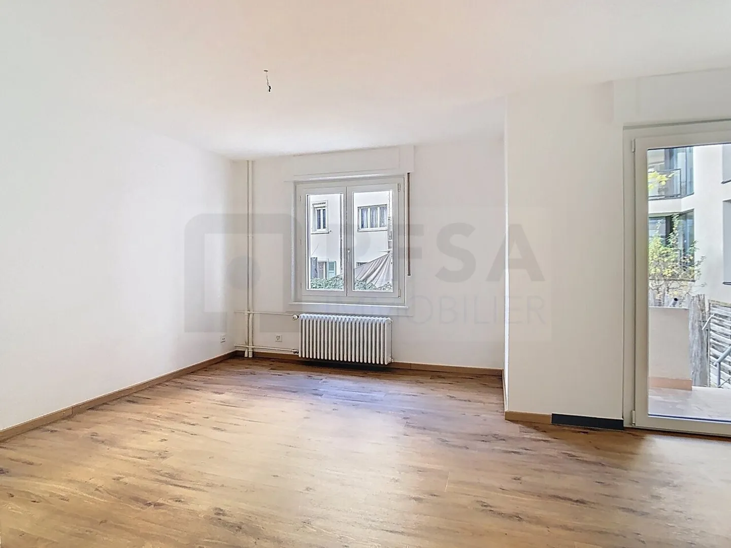 "EDELSTEIN! Appartement 2,5 pièces avec terrasse au cœur de la ville" - Photo 3 sur 11