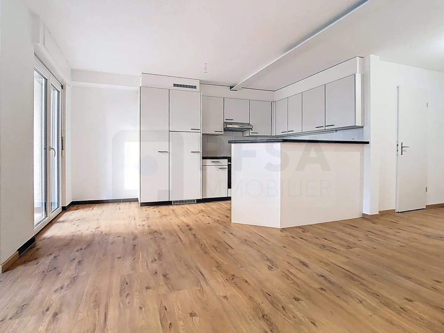 "EDELSTEIN! Appartement 2,5 pièces avec terrasse au cœur de la ville" - Photo 4 sur 11
