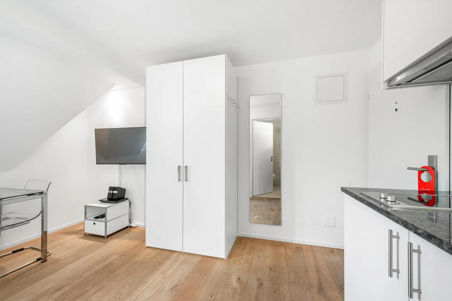 Accogliente e affascinante appartamento in città - Utenze incluse - Foto 3 di 6