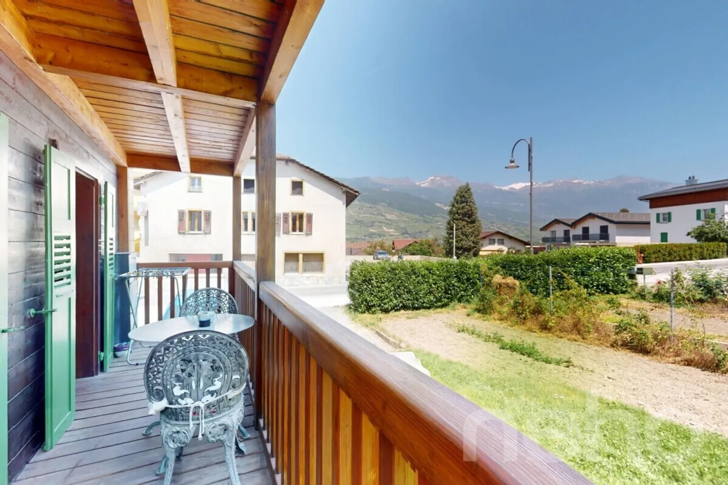 Esclusivo: Chalet ristrutturato nel centro del villaggio con 3,5 camere e studio - Foto 3 di 12