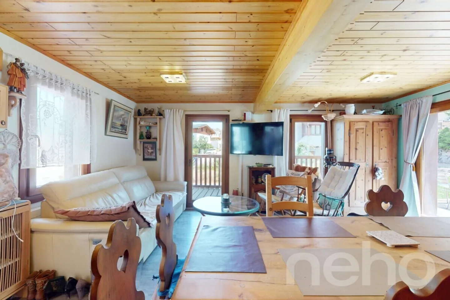 Esclusivo: Chalet ristrutturato nel centro del villaggio con 3,5 camere e studio - Foto 4 di 12