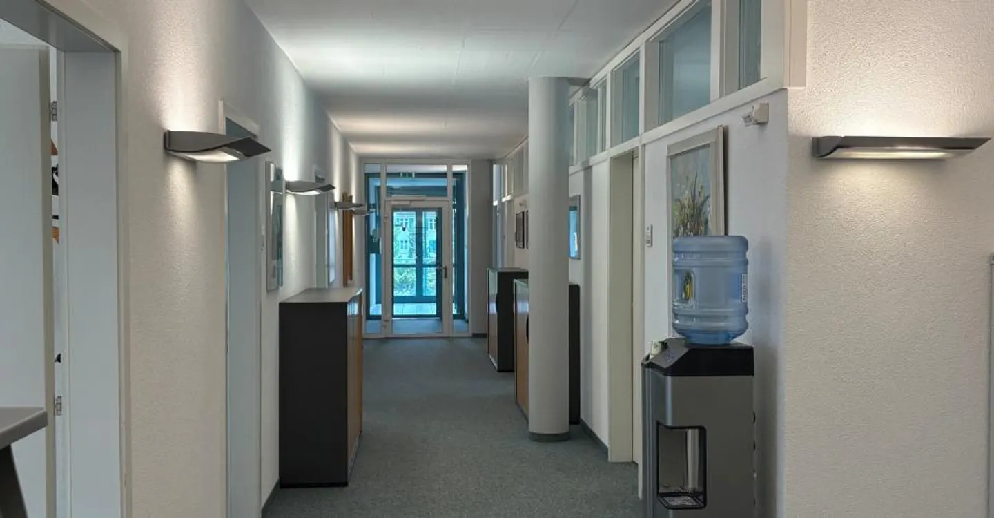 Locaux de bureau ou de pratique attrayants dans un emplacement central à Wil - Photo 5 sur 8