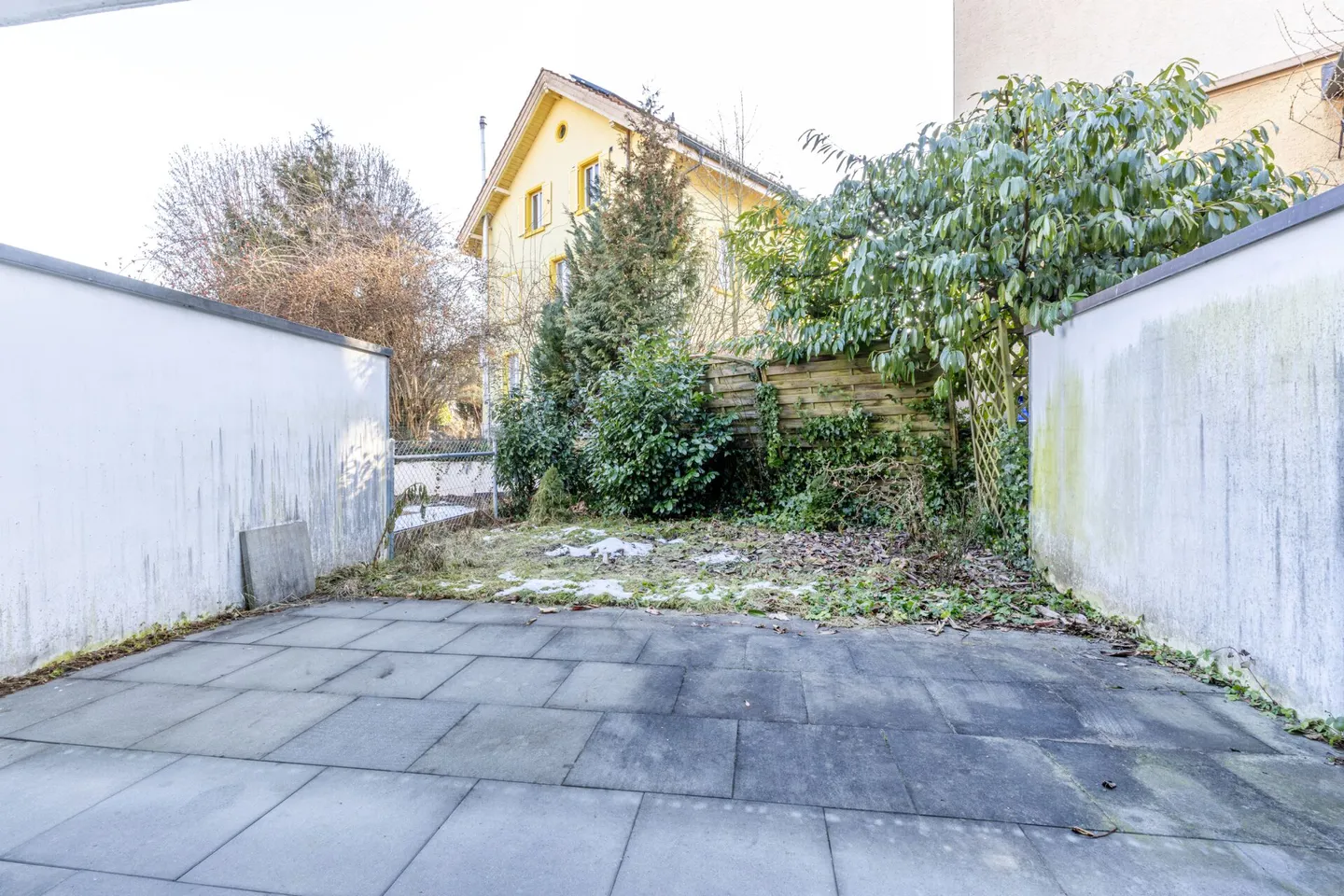 Casa di mezzo ristrutturata con 5 stanze e parcheggio esterno nel popolare quartiere di Nägelseequartier - Foto 9 di 24