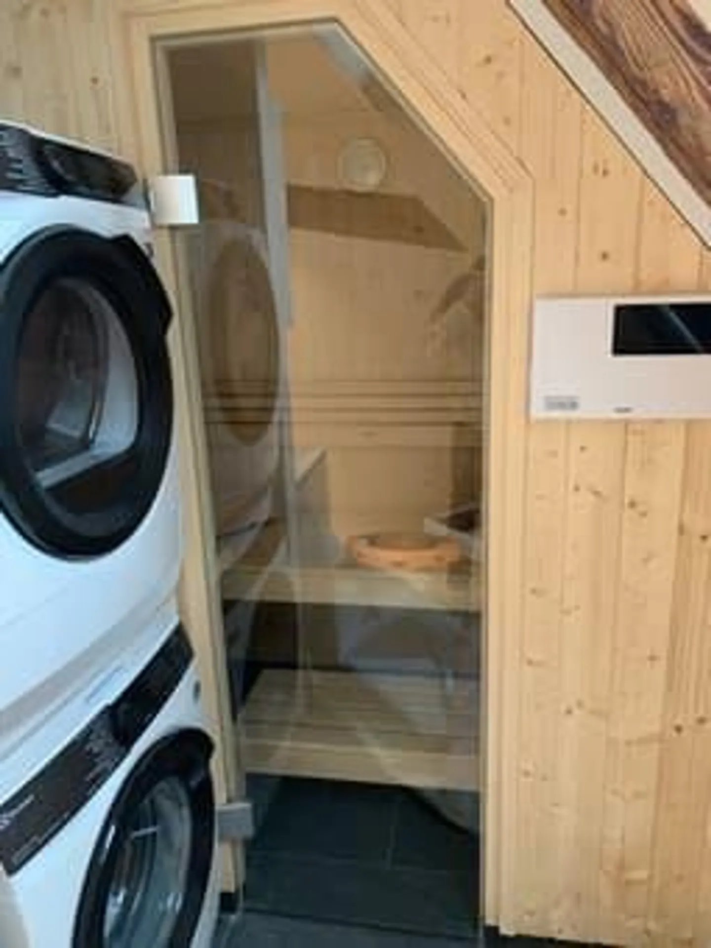Appartement sous les combles de 2,5 pièces à Fällanden avec sauna privé - Photo 7 sur 9