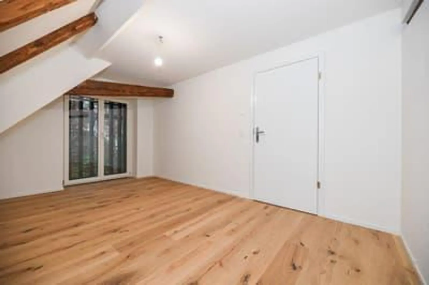 Appartement sous les combles de 2,5 pièces à Fällanden avec sauna privé - Photo 8 sur 9